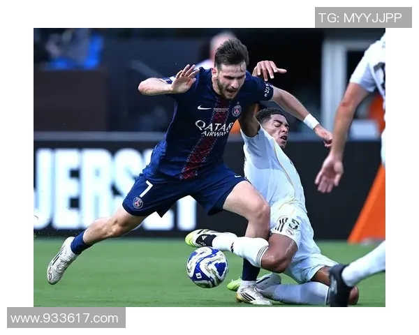 里昂主场迎战巴黎圣曼谁能在法甲争夺战中笑到最后