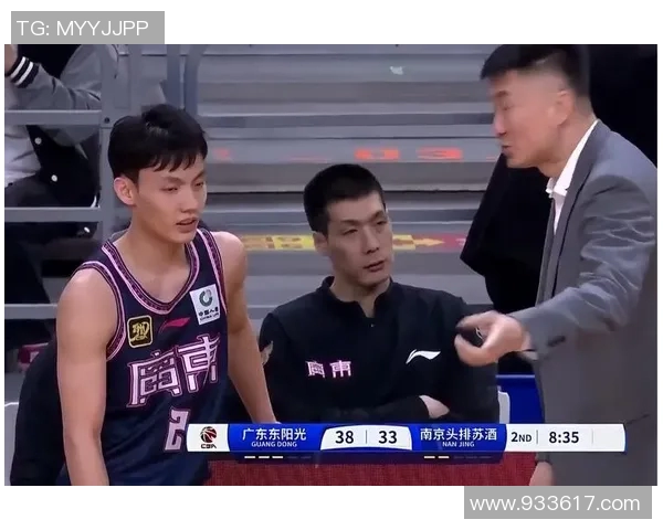 南京同曦与天津男篮激战正酣谁能在赛场上笑到最后