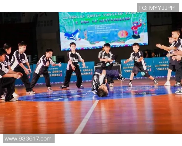 上海街舞队团队协作的独特风格与表现力深度解析 上海街舞队团队协作的独特风格与表现力深度解析