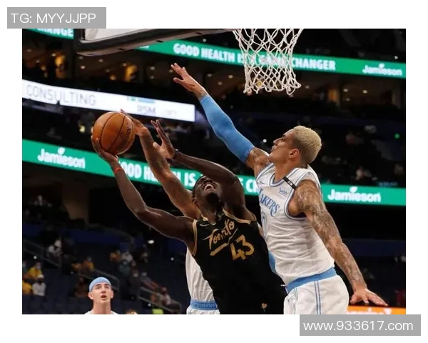 火箭与灰熊激战正酣比分胶着引发球迷热议